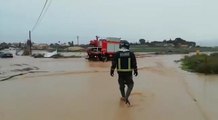 Un autobús se queda atrapado en Murcia debido a las lluvias
