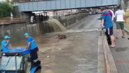 Aydın'da sağanak yağış hayatı olumsuz etkiledi