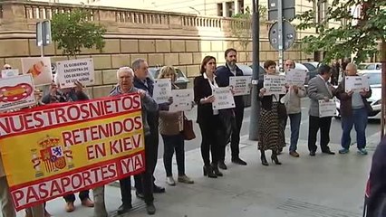 Tenso encuentro entre Delgado y familiares de niños concebidos por gestación subrogada en Ucrania