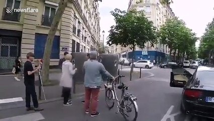 Un automobiliste  frappe un malvoyant qui vouylait traverser