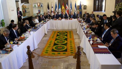 El Rey y Sánchez participan en desayuno tradicional