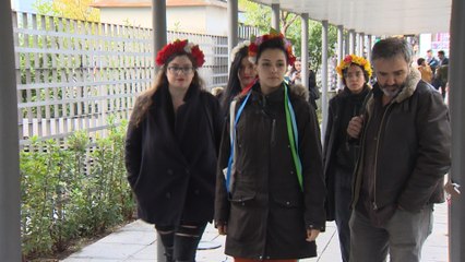 Download Video: Dos activistas de Femen llegan al juzgado por un delito de ofensa