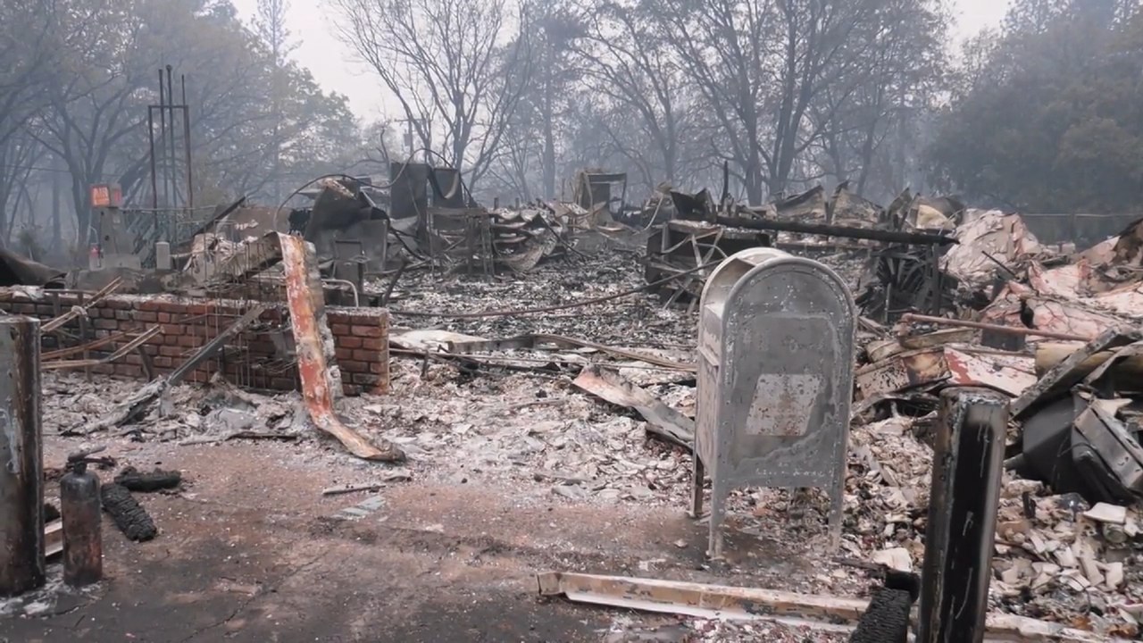 Continúan activos los incendios de California