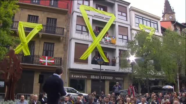 Los vecinos de Rentería reciben a Albert Rivera con una 'cacerolada'