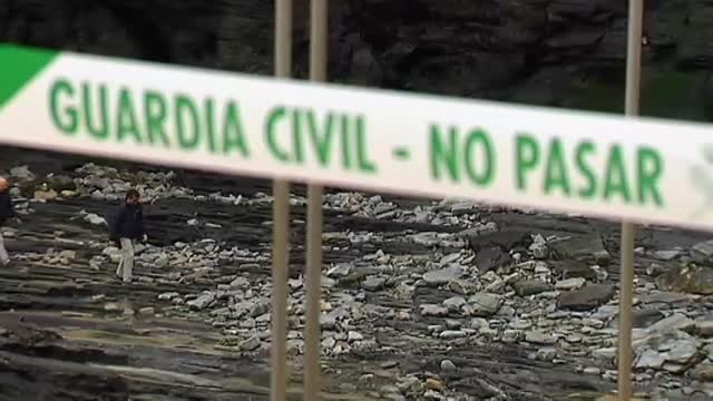 La Playa de las Catedrales se llena de carteles advirtiendo del peligro de desprendimientos