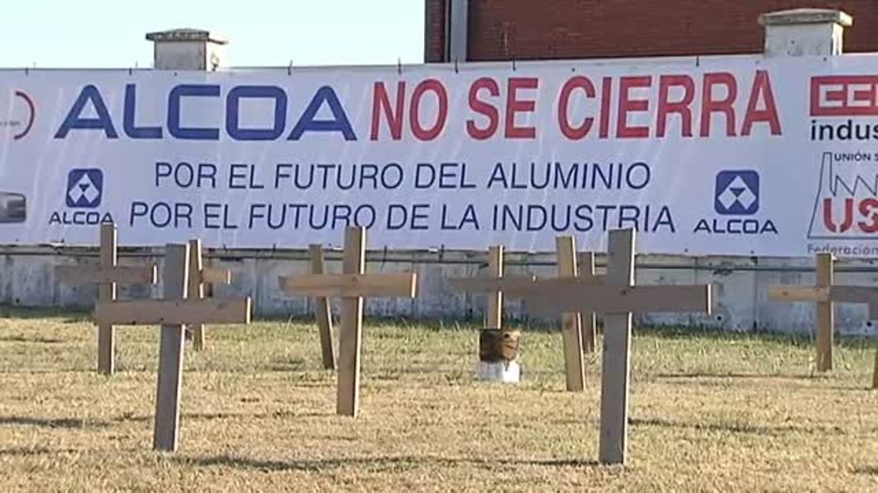 Los trabajadores de Alcoa protestan por el cierre de la fábrica de Avilés
