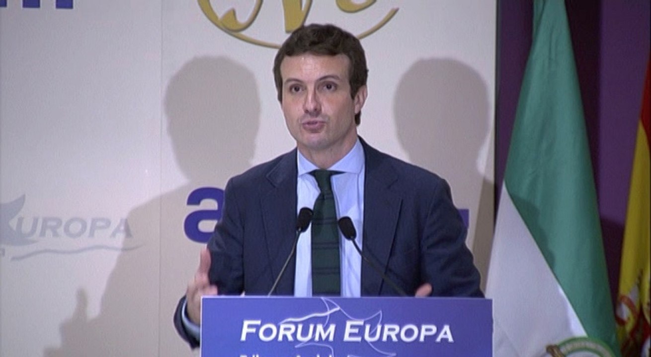Casado reta a PSOE a retratarse con la ley de símbolos