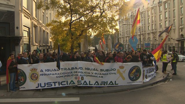 Jusapol se concentra frente al Congreso por la equiparación