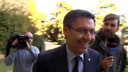 Bartomeu guarda silencio a su llegada al homenaje a Kocsis