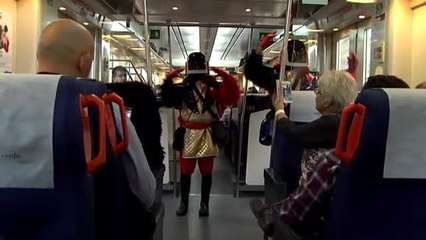 Descargar video: El tren del vino en La Rioja descubre al público toda una experiencia de olores y sabores