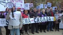 Miles de personas protestan ante el Supremo por su polémica sentencia sobre las hipotecas