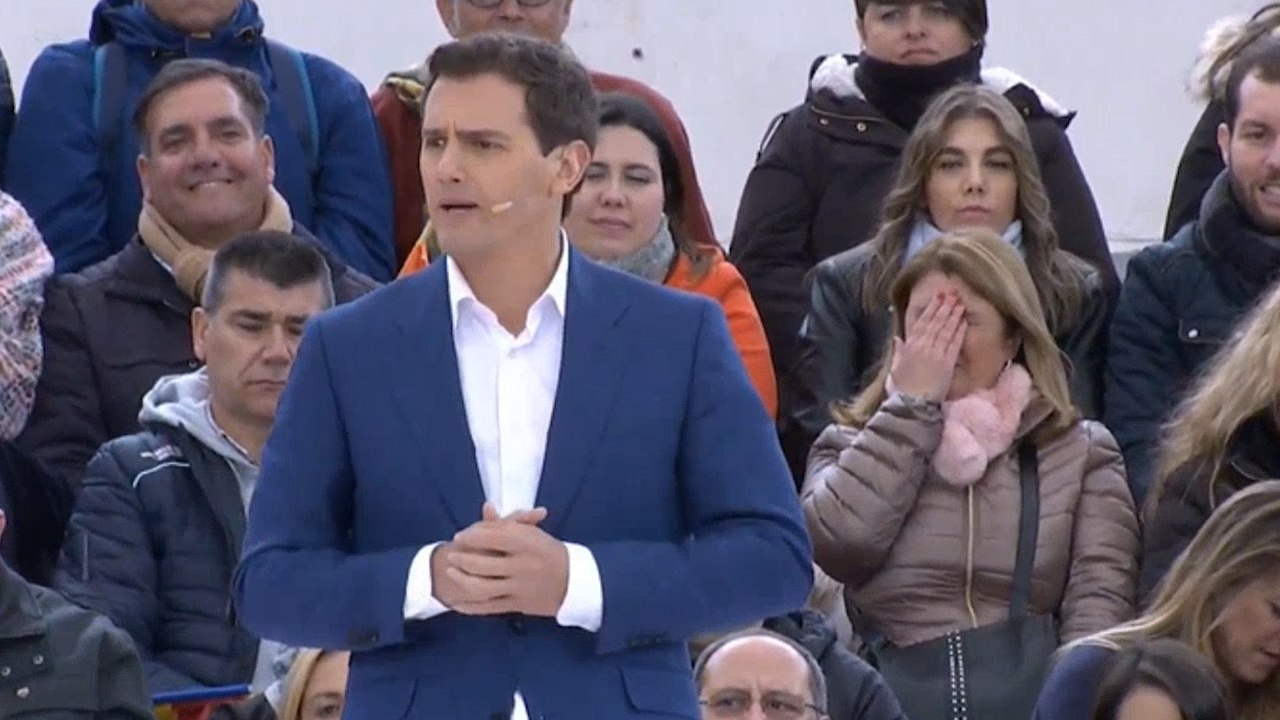 Rivera insta a Sánchez y Casado a decir con quién van a pactar