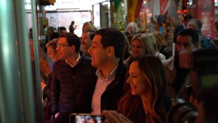 Moreno visita el mercado de Triana