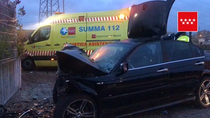 Cinco heridos al empotrarse un turismo contra un muro