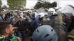 La policía griega dispersa con gases lacrimógenos a cientos de refugiados y migrantes en la frontera con Macedonia del Norte