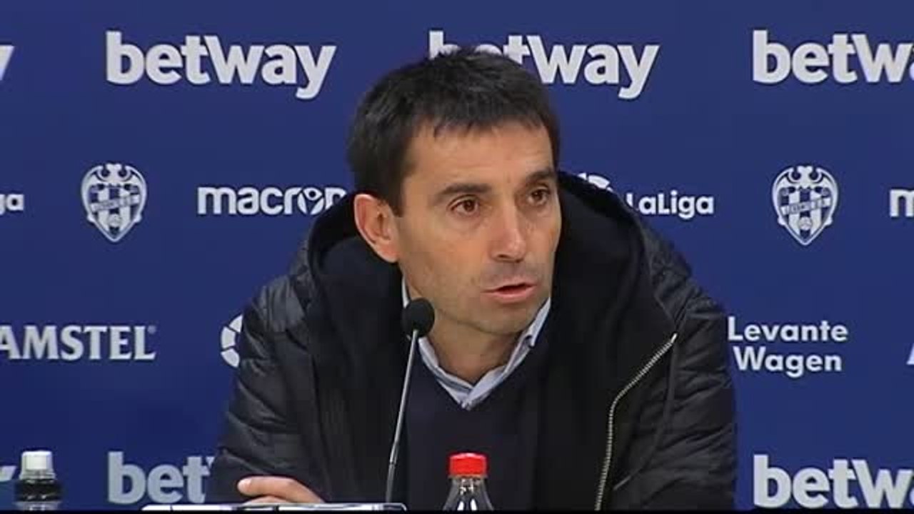 Garitano: "A ver si algún día nos confundimos y ganamos en casa"