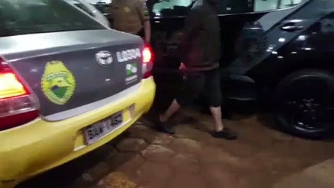 Jovem é detido acusado de agredir a ex-companheira com cabo de vassoura