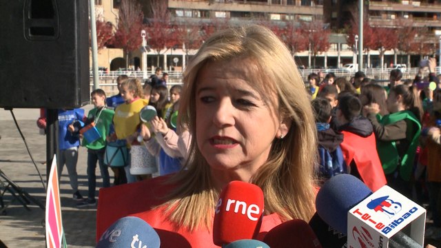 Diputada Foral vizcaína explica batucada