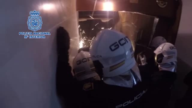 Uno de los detenidos en la macrroredada de Murcia intentó huir trepando por una ventana