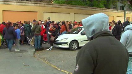 Más de 650 familias hacen cola para recibir comida en Valencia