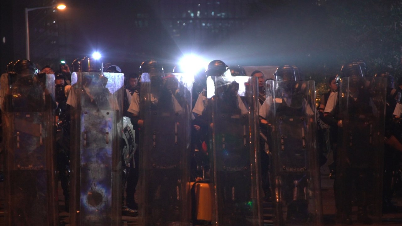 More tear gas fired as Hong Kong police and extradition bill protesters renew clashes