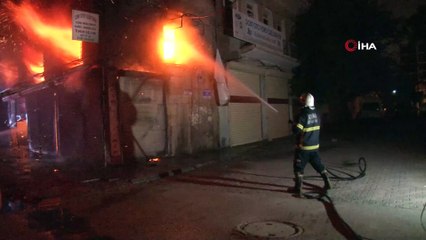 Oto elektrik dükkanı alev alev böyle yandı: 3 araç küle döndü