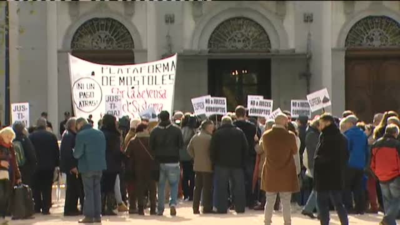 Concentración de repulsa contra la sentencia de...
