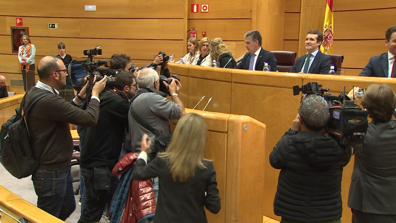 Casado preside la reunión del Grupo Popular del Senado