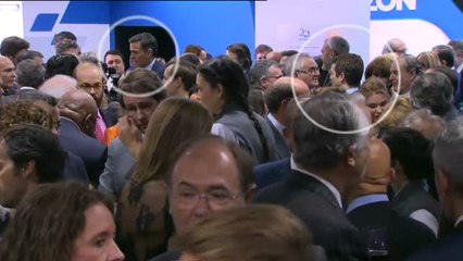 Sánchez y Casado ni se miran durante una cena conmemorativa