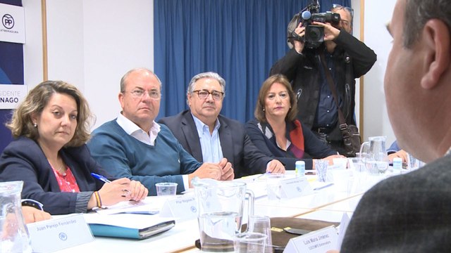 Zoido y Monago se reúnen en Mérida con miembros de Cermi