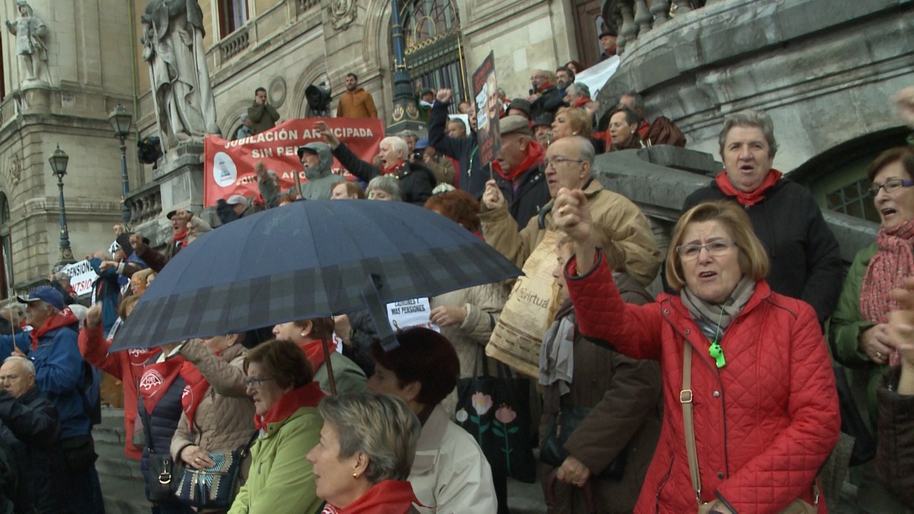 Concentración de pensionistas en Bilbao