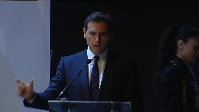 Rivera insiste en tender la mano a Casado para formar un gobierno liderado por él