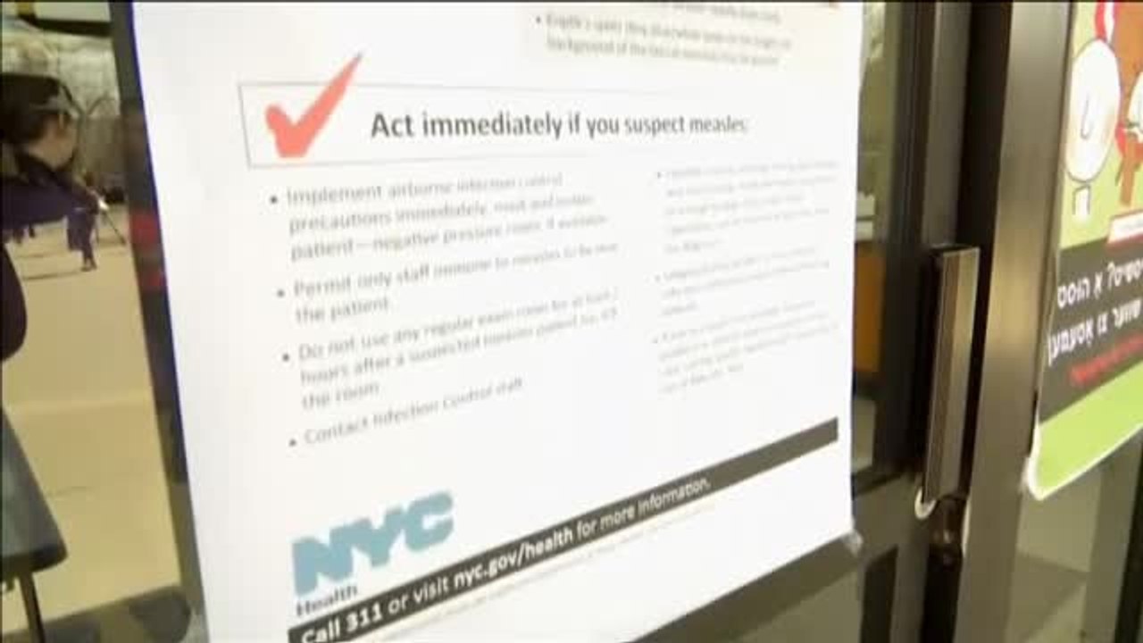 Un condado de Nueva York prohíbe a los niños sin vacuna del sarampión el acceso a lugares públicos