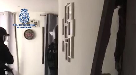 Detenido el padrastro y la madre de un joven tras encañonarle