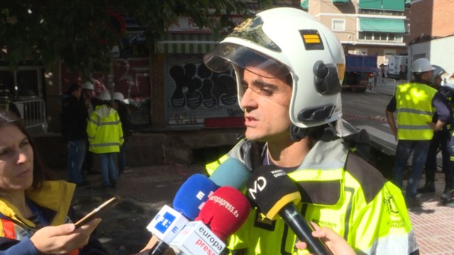 Un socavón de 30 metros cuadrados obliga a desalojar un edificio