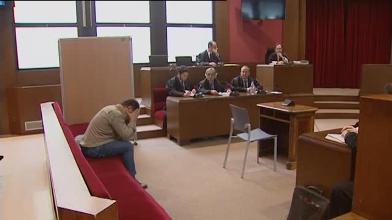 El profesor acusado de abusos sexuales a cuatro menores reconocce los hechos e implica a otros