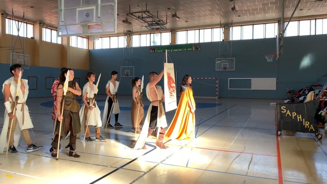 Profesor convierte su asignatura en un juego de mesa en vivo de 'Juego de Tronos'