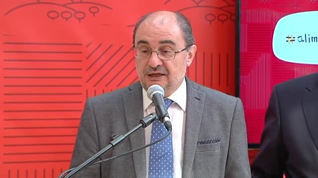 Lambán califica de desmanes, torpezas, e incoherencias las acciones de los independentistas con los lazos amarillos en Cataluña