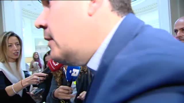 Casado sigue sin responder a las preguntas de los periodistas sobre el asunto Cospedal-Villarejo