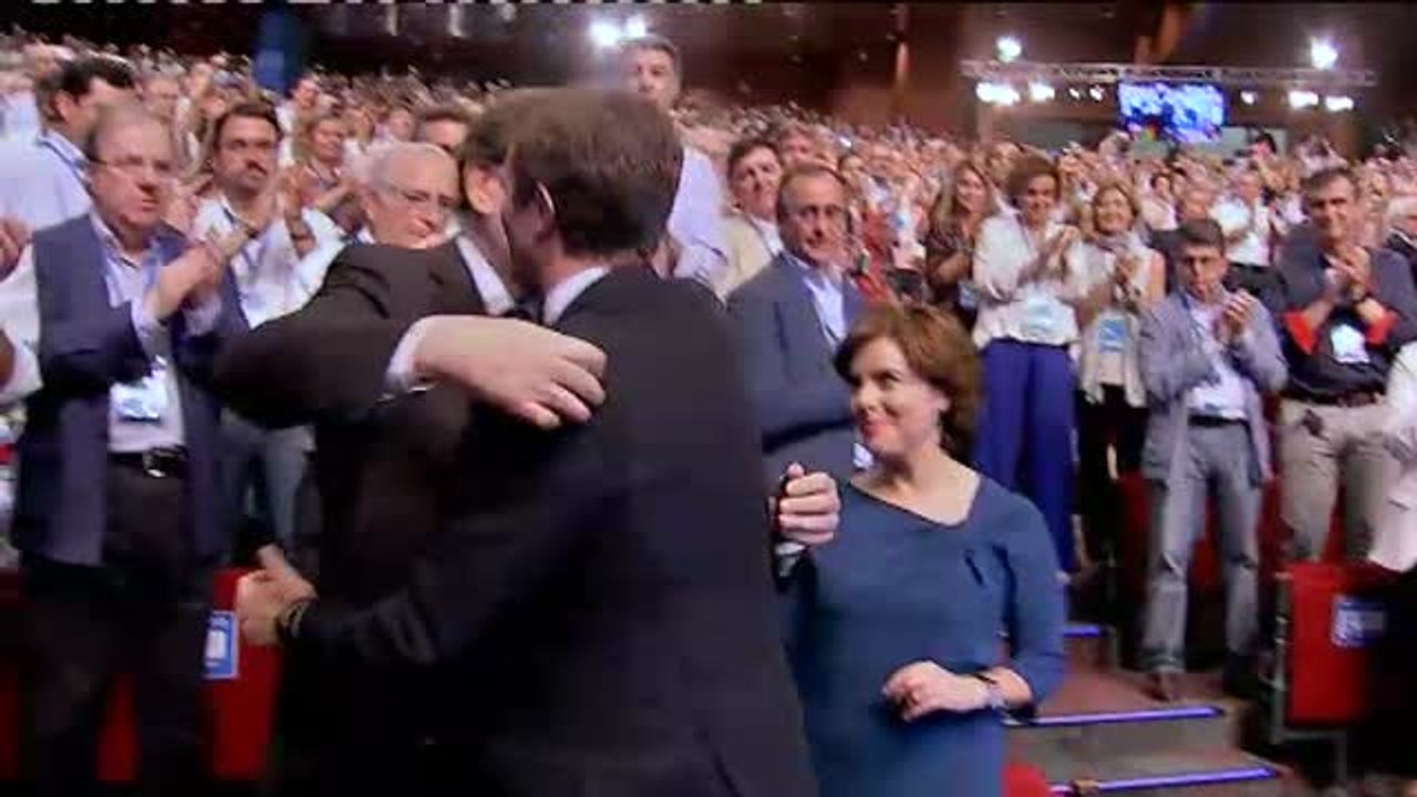 Sánchez y Casado blindan las listas electorales con sus afines