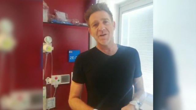 El actor Juanjo Artero recibe el alta hospitalaria