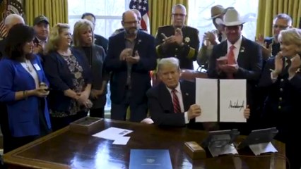 Trump firma su primer veto presidencial