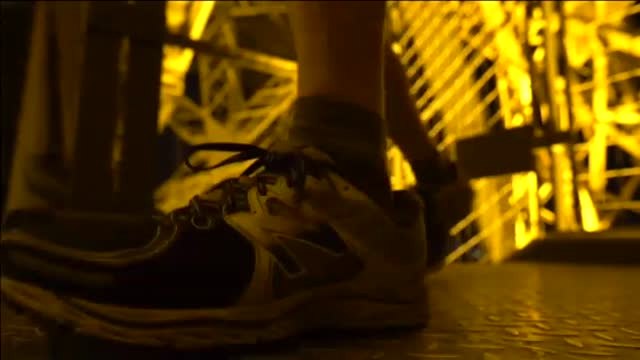 Más de 100 atletas suben corriendo la Torre Eiffel y sus más de 1.600 escalones