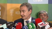 Reencuentro de Zapatero y Rajoy en un coloquio sobre la Constitución en la Universidad de León