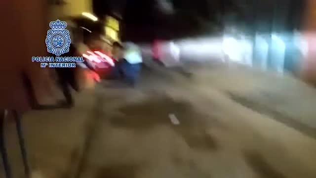 Una macrorredada de la Policía Nacional contra el menudeo de droga en una barriada de Algeciras se salda con veinte detenidos