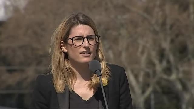 Límite de 48 horas para retirar esteladas y lazos amarillos de los edificios públicos catalanes