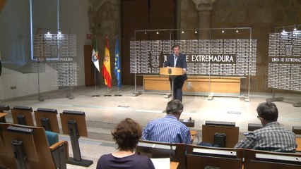 Fernández Vara en rueda de prensa