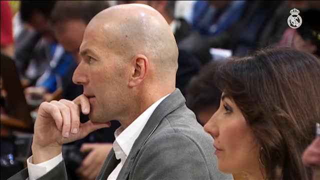 Muchas emociones en la segunda presentación de Zidane como entrenador