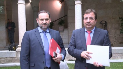 Ábalos anuncia un "impulso a las licitaciones" de la alta velocidad extremeña