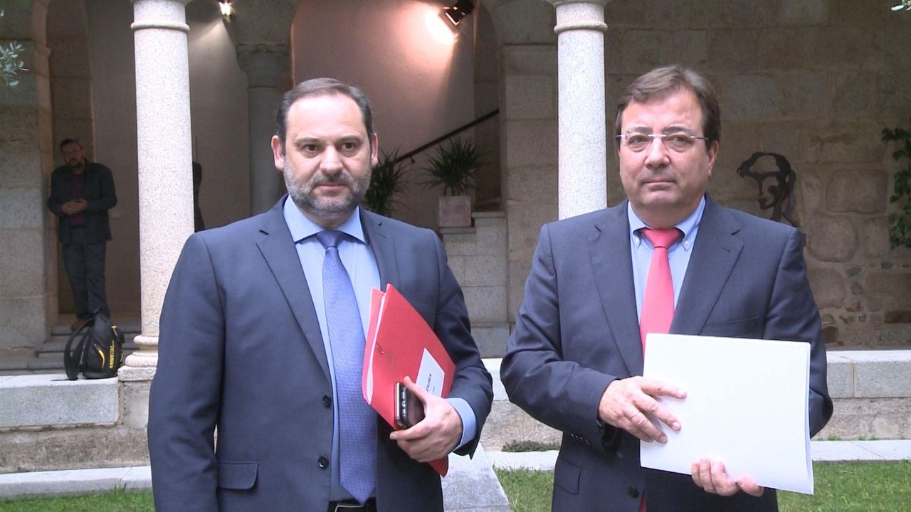 Ábalos anuncia un "impulso a las licitaciones" de la alta velocidad extremeña